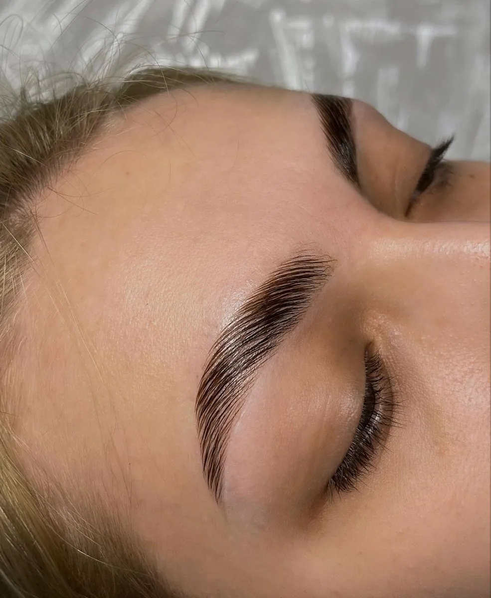 Laminado de cejas con acabado natural, detalle del tratamiento